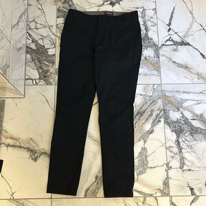 EXPRESS Skinny Hyper Stretch Chino. Size 32/32, Black